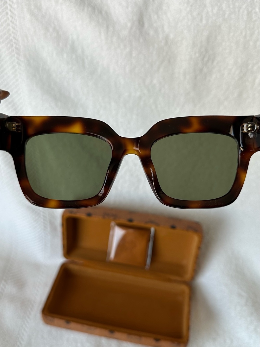 Full Inclusion MCM Havana Tortoiseshell Sunglasses - Authenticated by Poizon - Picture 4 of 13